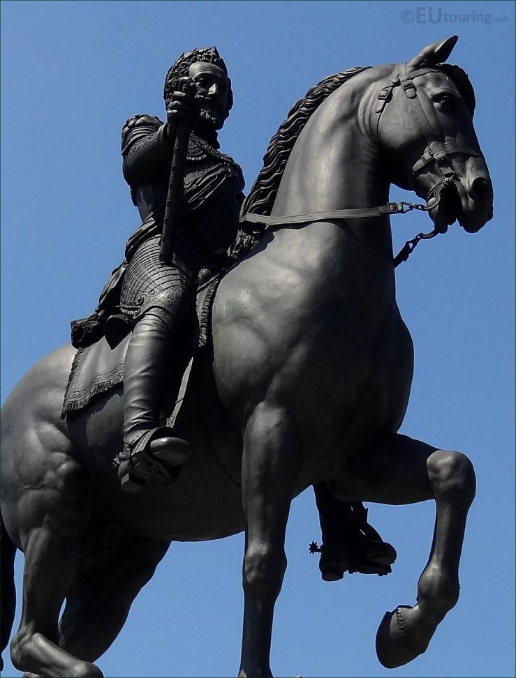 King Henri IV statue