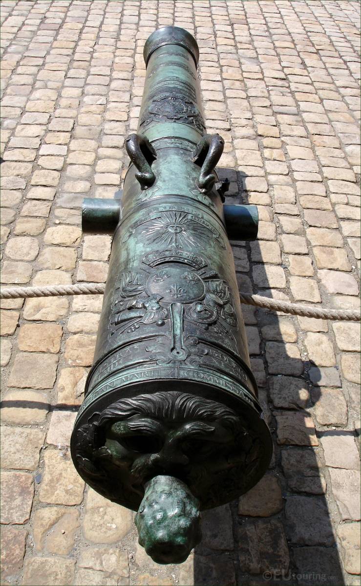 Cannon at Les Invalides